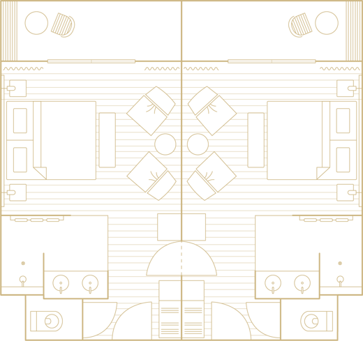 Grundriss eines symmetrischen Raums von oben nach unten mit Tischen, Stühlen, Toiletten und zwei Eingangstüren im unteren Bereich.